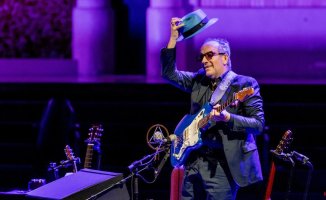 Elvis Costello: emotional and out of tune