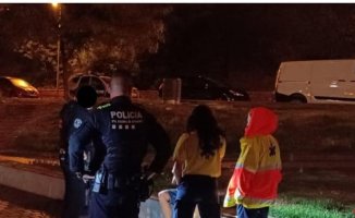 The Local Police of Santa Coloma rescued a person who had got into the Besòs River
