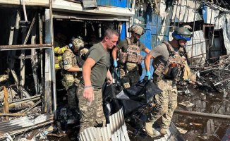 At least 17 dead in a Russian attack on a market in eastern Ukraine