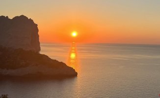 The double sunset of Cap de Formentor