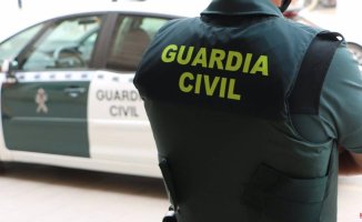 A man is found dead with signs of violence and his partner is arrested in Alcàsser