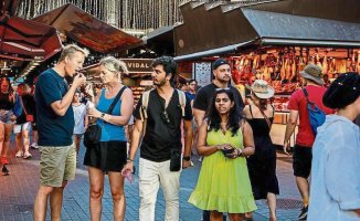More than 10 million tourists in July trigger spending above 16%