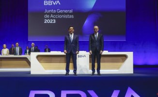 BBVA joins Santander and raises the dividend by 33% after a record semester