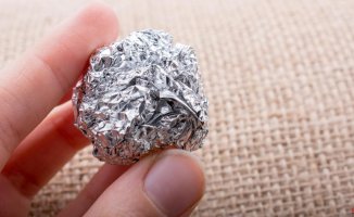 When is it effective (and when is it not) to use a ball of aluminum foil?