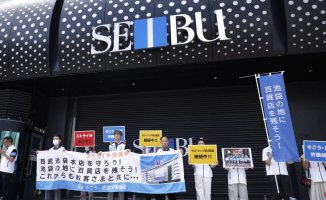 Japan experiences its first strike in a department store in more than sixty years