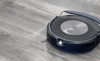 Roomba Combo j9, the floor-cleaning vacuum cleaner that scrubs stains and stores on a table