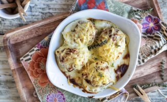 Surprise with this simple and delicious recipe for eggs stuffed with mushrooms with bechamel