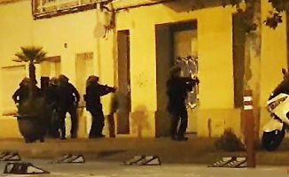 Three false police officers with numerous records for violent robberies are arrested in Badalona