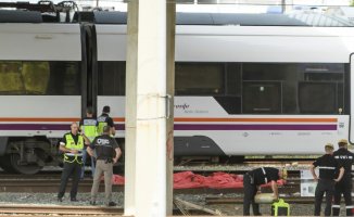 A security camera recorded Álvaro Prieto standing on the roof of the train and electrocuting himself
