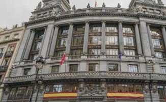 This is how Madrid decorates its buildings with the flag of Spain for the swearing-in of Princess Leonor