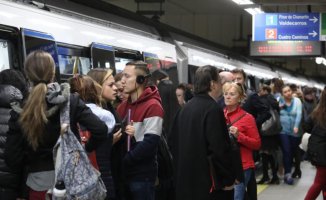 Madrid considers maintaining the transport subsidy, if the central government continues