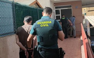A gang on vacation in Torrevieja attacks 16 houses without their owners realizing