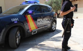 A man goes to prison for dousing his partner and daughter with gasoline and setting fire to the house in Estepona