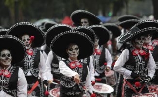 Mexico dresses up for the Day of the Dead