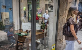 The artist who lives in a shop window in the Raval