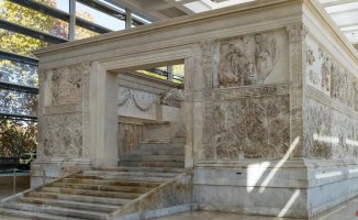 How did the Roman taste for Carrara marble begin?