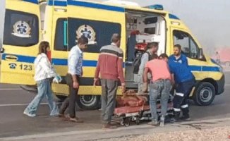 A massive traffic accident causes more than 30 deaths and 50 injuries on an Egyptian highway