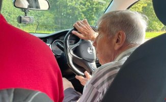 Dream fulfilled: an elderly man has returned to driving at the age of 98