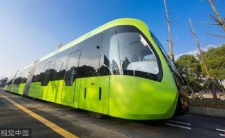 Australia tests Chinese tram without cables or rails guided by painted lines
