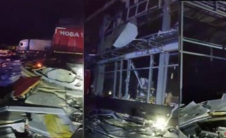 The impact of a Russian missile on a post office leaves at least six dead in Kharkiv