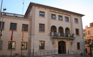 A breakdown in the main pipe leaves the entire municipality of Bisbal d'Empordà without water