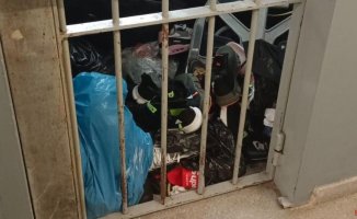 A police union protests the accumulation of objects seized at the Badalona police station