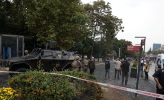 One terrorist killed and two police officers injured in suicide attack in Ankara