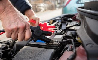 These signs warn you that your car battery will soon fail