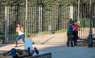 Residents of Barcelona demand that the parks open sooner