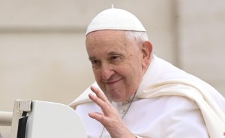 Pope Francis encourages children to study computer programming