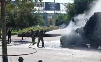 Spectacular fire of a truck next to a gas station in l'Hospitalet de Llobregat