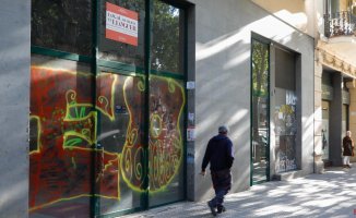 The 35 premises that Barcelona bought in 2021 to open shops are closed