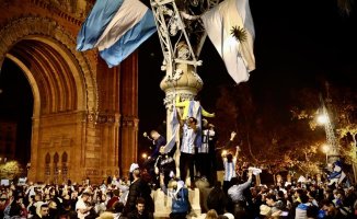 Argentines in Barcelona live tomorrow's elections "like a Boca-River"