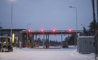 Finland closes the border with Russia a day ahead of schedule