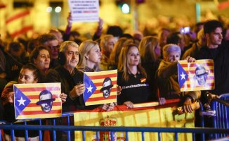 The protest at the PSOE headquarters in Ferraz loses strength