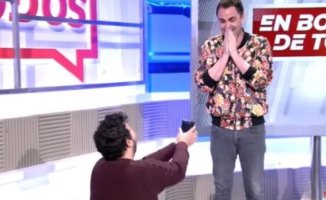They propose to a reporter from 'En boca de todos' live: ''You're going to be viral!''