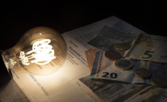 The price of electricity rises this Sunday by 34% and reaches 117 euros, the highest in the last month