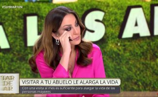 Beatriz Archidona breaks down crying live on 'TardeAR': "I miss her a lot"