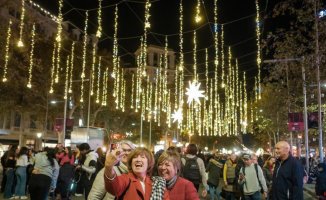 Barcelona welcomes Christmas with the traditional lighting of lights