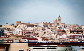 The port of Tarragona wants to diversify beyond chemistry