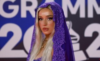 Lola Índigo conquers with a veil and violet at the Latin Grammy Awards