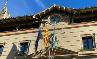 The Ripoll City Council removes the estelada flag from the town hall by court order
