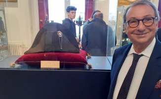 A Napoleon hat is auctioned for almost two million euros