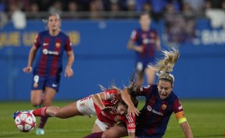 Alexia Putellas is out due to the knee injury and Salma Paralluelo will be the most advanced of Barça