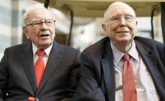 Charlie Munger, Warren Buffett's right-hand man, dies at 99