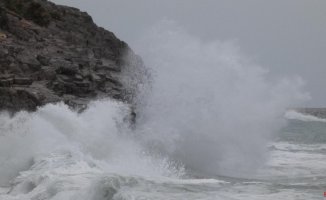 Storm Ciarán wakes up the waves