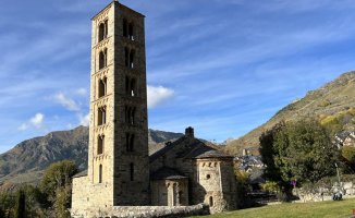 A videomapping of the exterior of the Sant Climent bell tower relaunches the Romanesque of Boí