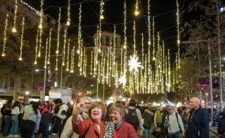 Barcelona turns on the lights amid complaints from merchants about its time restrictions