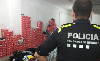 The Santa Coloma Police seize more than 10,000 false pieces and arrest two people