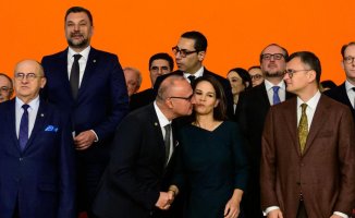 A Croatian minister apologizes for trying to kiss his German counterpart like Rubiales